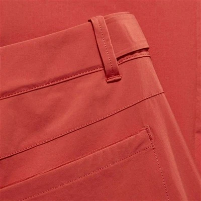 Taug kev Trousers uas tig mus rau luv